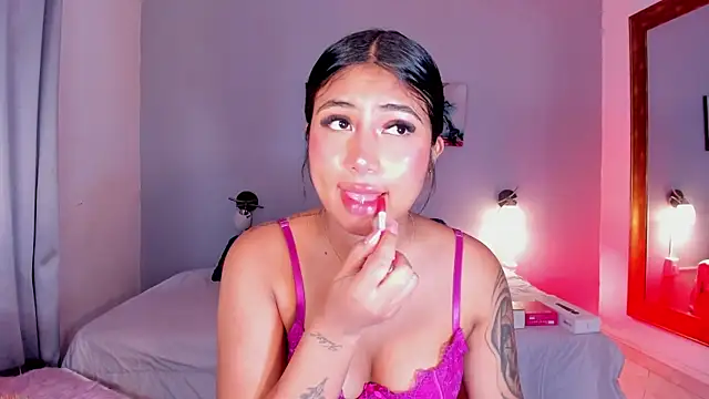 KimTaylorW online show from July 2026 07:50:02 PM
