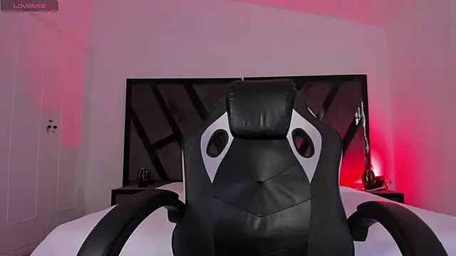 DylanRoyce  online show from April 2026 12:39:02 PM