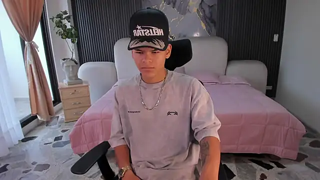 DylanRoyce  online show from April 2026 12:58:02 PM