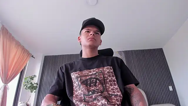 DylanRoyce  online show from April 2026 12:43:01 PM
