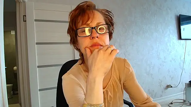 LioraWeiss online show from May 2026 01:05:02 PM