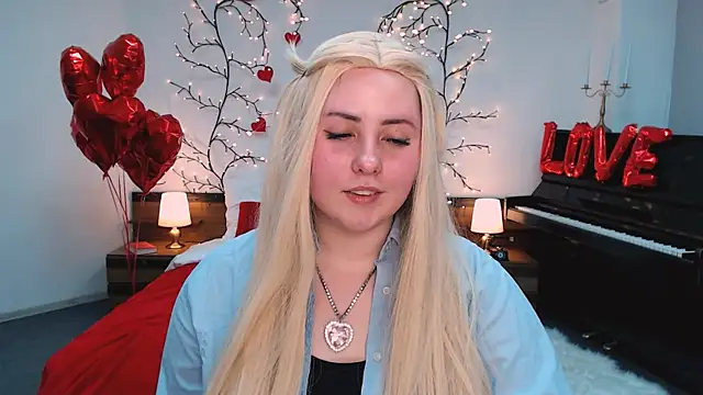 Snapshot of Hennessy_bunny chatting on February 2026 08:08:02 PM Hennessy bunny online show from February 2026 08:08:02 PM