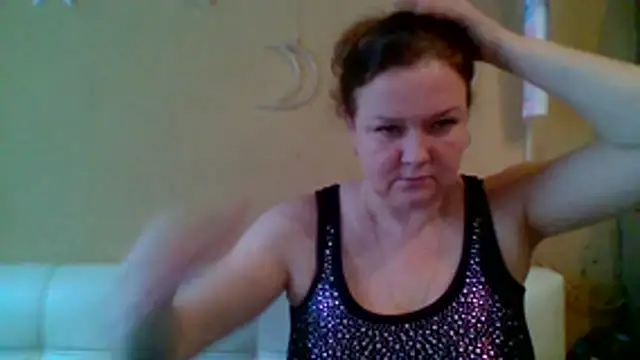 Snapshot of LubovBloom chatting on February 2026 06:12:02 AM LubovBloom online show from February 2026 06:12:02 AM