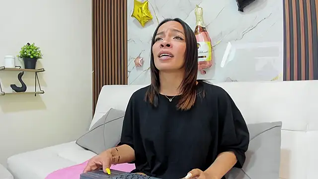 Nila Storm online show from February 2026 04:05:02 PM