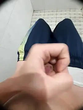 Snapshot of huy__12 chatting on February 2026 04:05:02 PM huy 12 online show from February 2026 04:05:02 PM