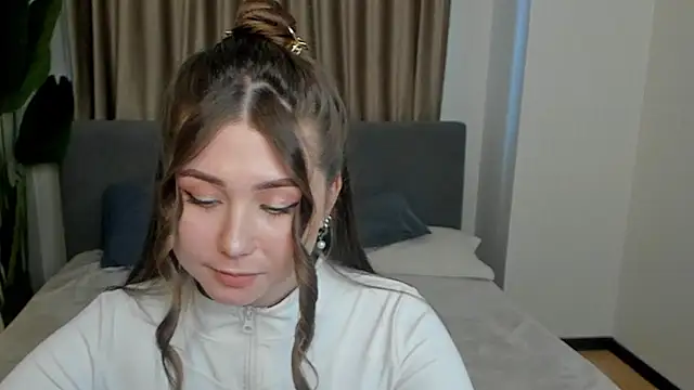 MadelinePiel online show from February 2026 01:21:02 PM