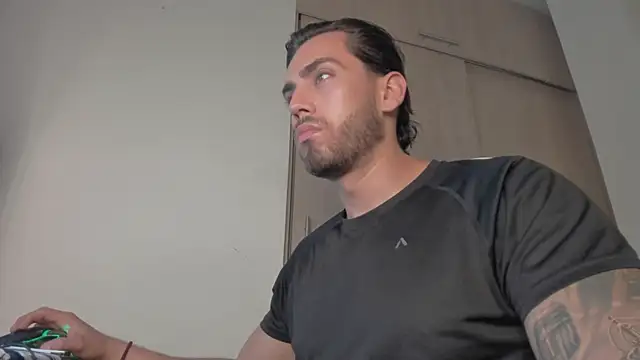 Axel  Blaze online show from April 2026 12:33:01 PM