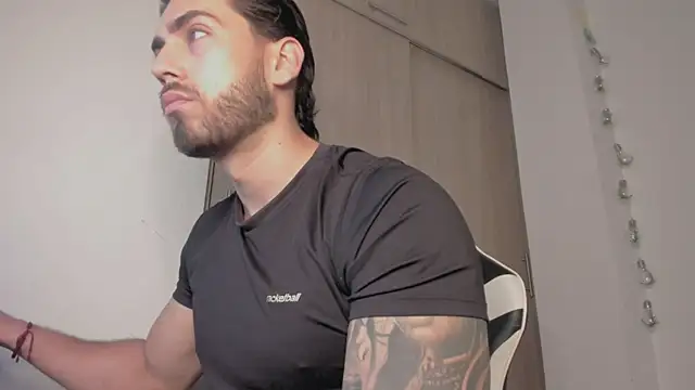 Axel  Blaze online show from April 2026 01:03:01 PM