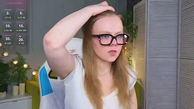 Sophie Peach  online show from April 2026 02:37:01 PM