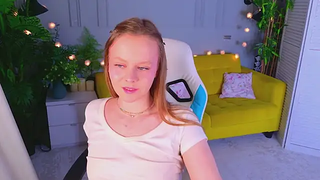 Sophie Peach  online show from May 2026 03:30:01 PM
