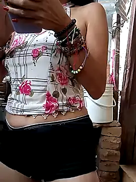 Snapshot of yuliitza4 chatting on March 2026 02:32:01 PM yuliitza4 online show from March 2026 02:32:01 PM