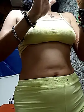 Snapshot of yuliitza4 chatting on March 2026 12:33:01 AM yuliitza4 online show from March 2026 12:33:01 AM