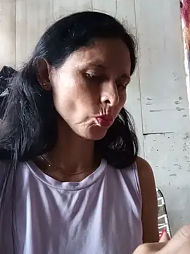 yuliitza4 online show from May 2026 12:13:01 PM