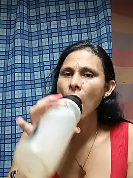 yuliitza4 online show from June 2026 12:48:01 AM