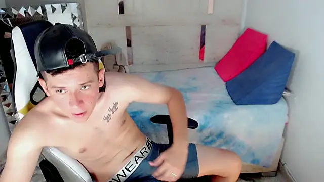 Snapshot of Stevan_andrez_ chatting on February 2026 01:10:01 PM Stevan andrez online show from February 2026 01:10:01 PM