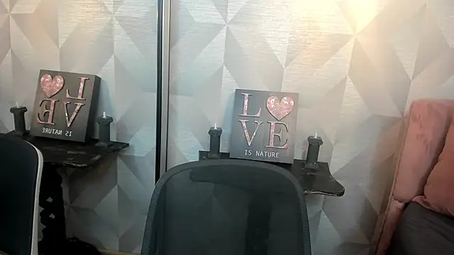 Scarlet 22  online show from March 2026 02:33:02 PM