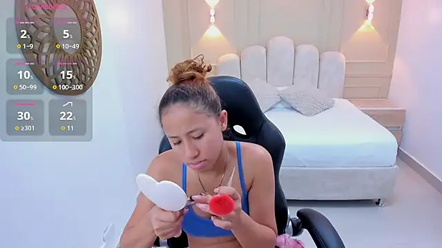 LESLYSIMPSON online show from June 2026 07:30:02 PM