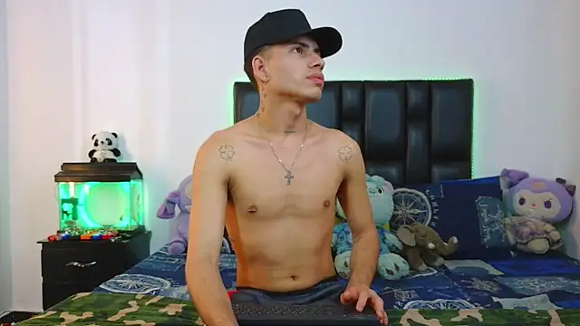 Dereek Hot online show from May 2026 04:08:02 AM