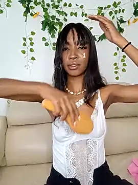 Snapshot of TinnaPeyton chatting on April 2026 05:57:01 PM TinnaPeyton online show from April 2026 05:57:01 PM