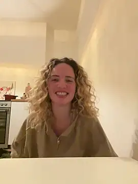 curlyirishgirl online show from March 2026 04:03:01 AM