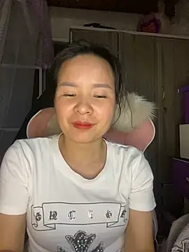 Ivy Trix2 online show from April 2026 02:37:01 PM