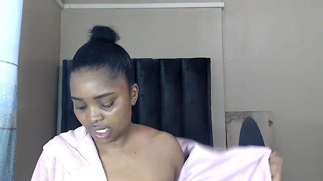 Snapshot of LexyDiana chatting on May 2026 06:10:02 AM LexyDiana online show from May 2026 06:10:02 AM