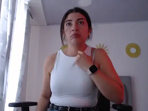 Julietaamado online show from May 2026 03:28:01 PM