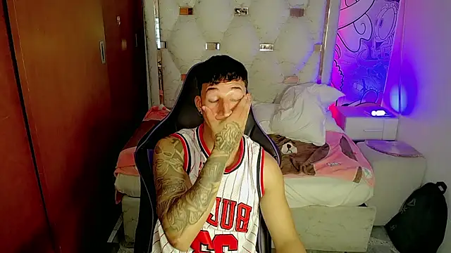 Dmitryy  online show from February 2026 12:37:02 PM