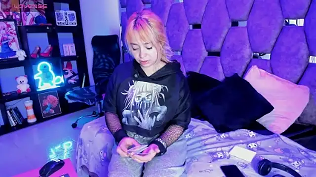 Maky Coss online show from May 2026 01:05:01 PM