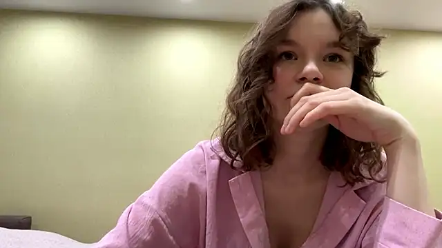 Snapshot of AliveCute chatting on March 2026 05:28:02 PM AliveCute online show from March 2026 05:28:02 PM