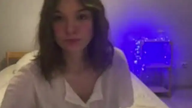 Snapshot of AliveCute chatting on April 2026 06:58:02 PM AliveCute online show from April 2026 06:58:02 PM