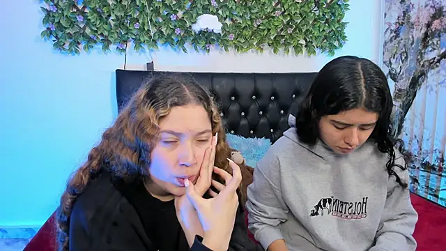 valeria and zoe online show from April 2026 02:10:02 PM