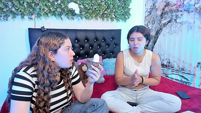valeria and zoe online show from May 2026 06:34:02 PM