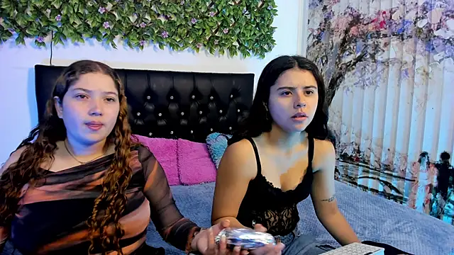 valeria and zoe online show from May 2026 02:11:01 PM
