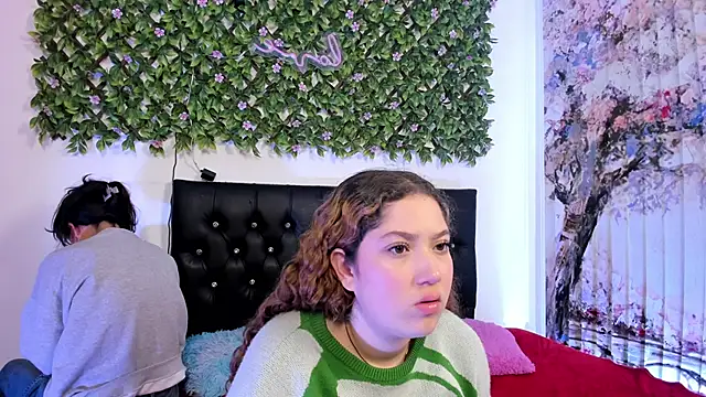 valeria and zoe online show from May 2026 03:40:01 PM