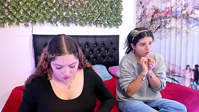 valeria and zoe online show from May 2026 02:02:01 PM