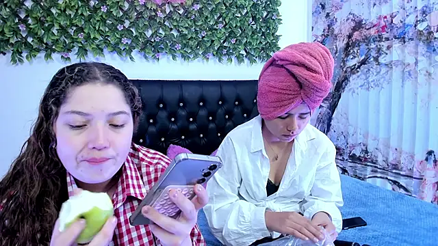 valeria and zoe online show from May 2026 02:12:01 PM