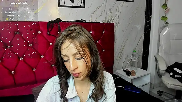 Miis Beella online show from May 2026 08:06:02 PM