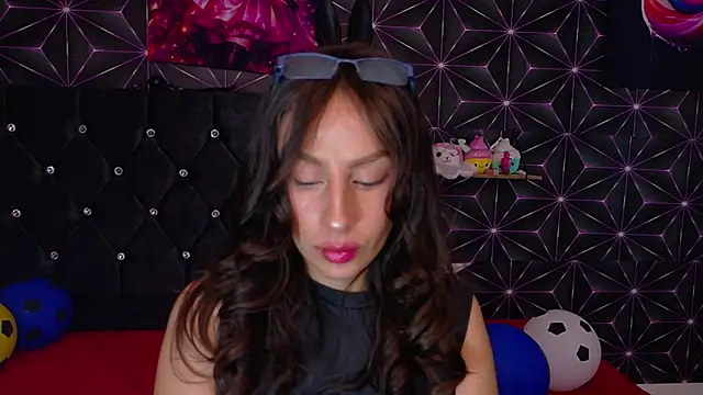 Miis Beella online show from July 2026 12:53:02 PM