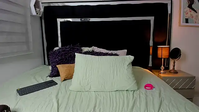 Tiana moon online show from May 2026 11:23:04 PM