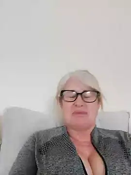 Snapshot of FlirtyFleur-x chatting on March 2026 11:43:02 AM FlirtyFleur-x online show from March 2026 11:43:02 AM