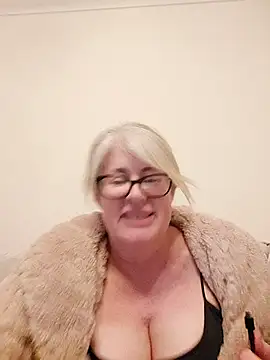 Snapshot of FlirtyFleur-x chatting on March 2026 12:43:02 AM FlirtyFleur-x online show from March 2026 12:43:02 AM