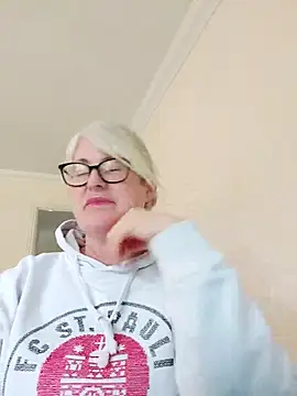 Snapshot of FlirtyFleur-x chatting on March 2026 10:04:01 AM FlirtyFleur-x online show from March 2026 10:04:01 AM