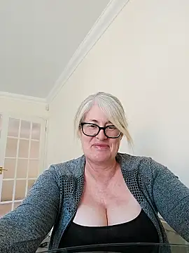 Snapshot of FlirtyFleur-x chatting on April 2026 01:22:01 PM FlirtyFleur-x online show from April 2026 01:22:01 PM