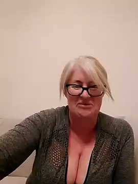 Snapshot of FlirtyFleur-x chatting on April 2026 07:47:01 PM FlirtyFleur-x online show from April 2026 07:47:01 PM