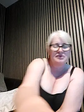 Snapshot of FlirtyFleur-x chatting on May 2026 05:51:02 PM FlirtyFleur-x online show from May 2026 05:51:02 PM