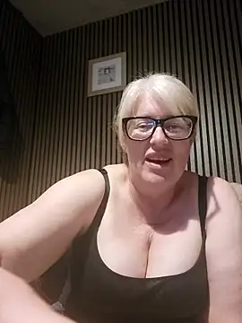 Snapshot of FlirtyFleur-x chatting on May 2026 09:13:01 PM FlirtyFleur-x online show from May 2026 09:13:01 PM