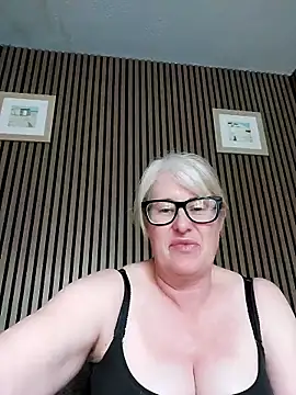 Snapshot of FlirtyFleur-x chatting on May 2026 12:55:02 PM FlirtyFleur-x online show from May 2026 12:55:02 PM