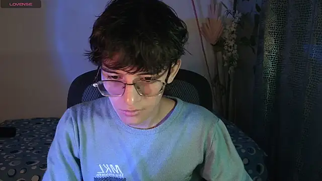 Snapshot of noah_millerx chatting on March 2026 03:45:01 AM noah millerx online show from March 2026 03:45:01 AM