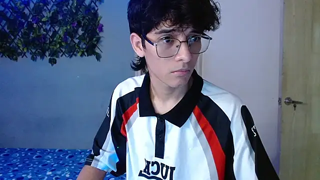 Snapshot of noah_millerx chatting on March 2026 04:05:02 AM noah millerx online show from March 2026 04:05:02 AM